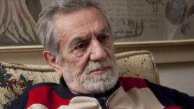 Aydemir Akbaş’ın Eğlenceli ve Başarılı Sanat Kariyeri