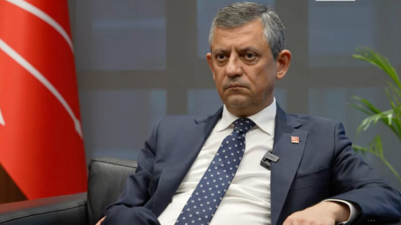 İngiltere Başbakanı Keir Starmer’a Cevap: Özgür Özel Fransız Medyasına Konuştu