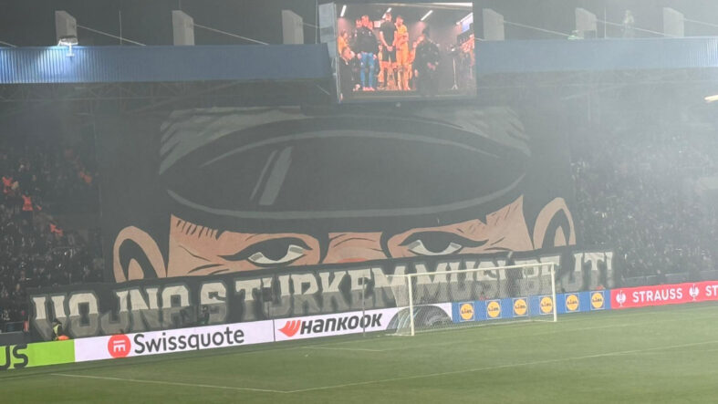 UEFA, Fenerbahçe maçında Viktoria Plzen tribünlerinin açtığı pankartın cezasını açıkladı