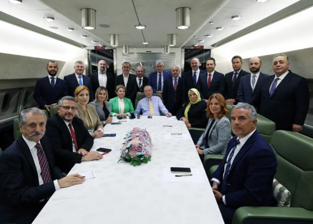 Cumhurbaşkanı Erdoğan, Azerbaycan dönüşü gazetecilerin sorularını yanıtladı