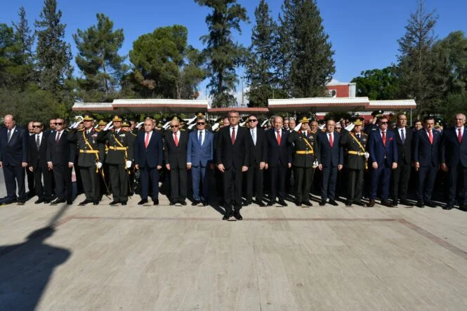 Cumhuriyet Bayramı için Lefkoşa Atatürk Anıtı’nda tören düzenlendi