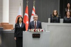 KKTC’nin 6. Cumhurbaşkanı Erhürman ant içerek görevine başladı