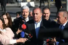 Gürsel Tekin’in görevi devam edecek