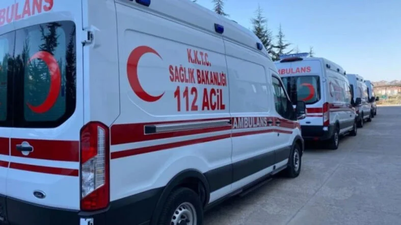 8_tir_malzeme_geldi_5_ambulans_da_kktcye_getirildi_h11484_397fe_result
