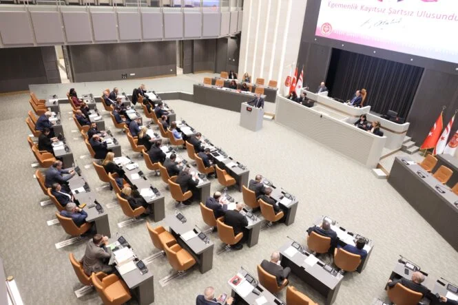 1771305458242MECLİS SÜRÜYOR